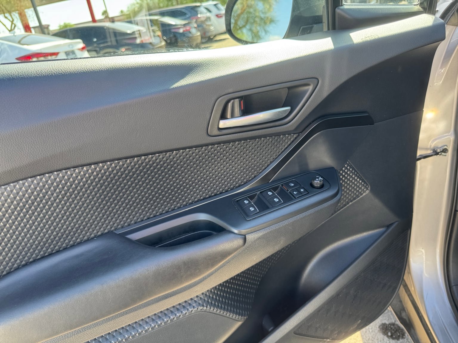 Used 2018 Toyota C-HR XLE FWD image 10