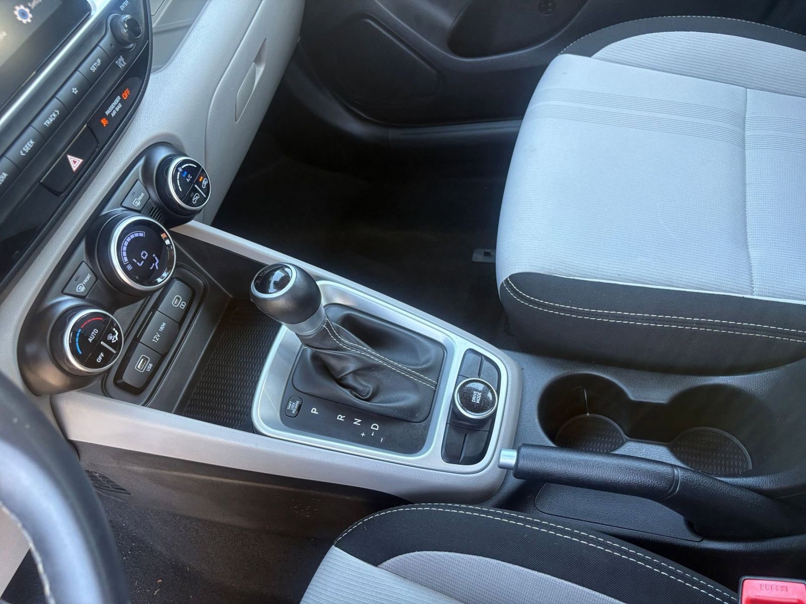 Used 2025 Hyundai Venue SEL image 41