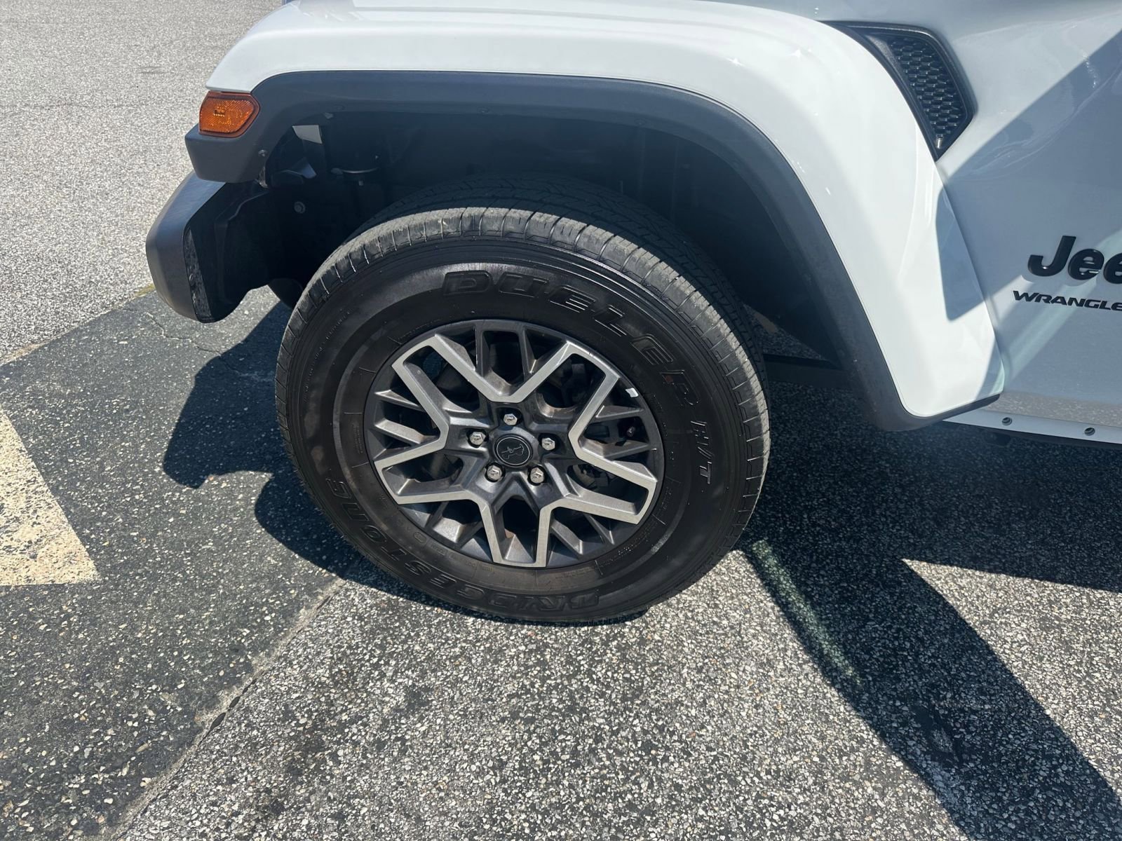 Used 2025 Jeep Wrangler Sahara image 30