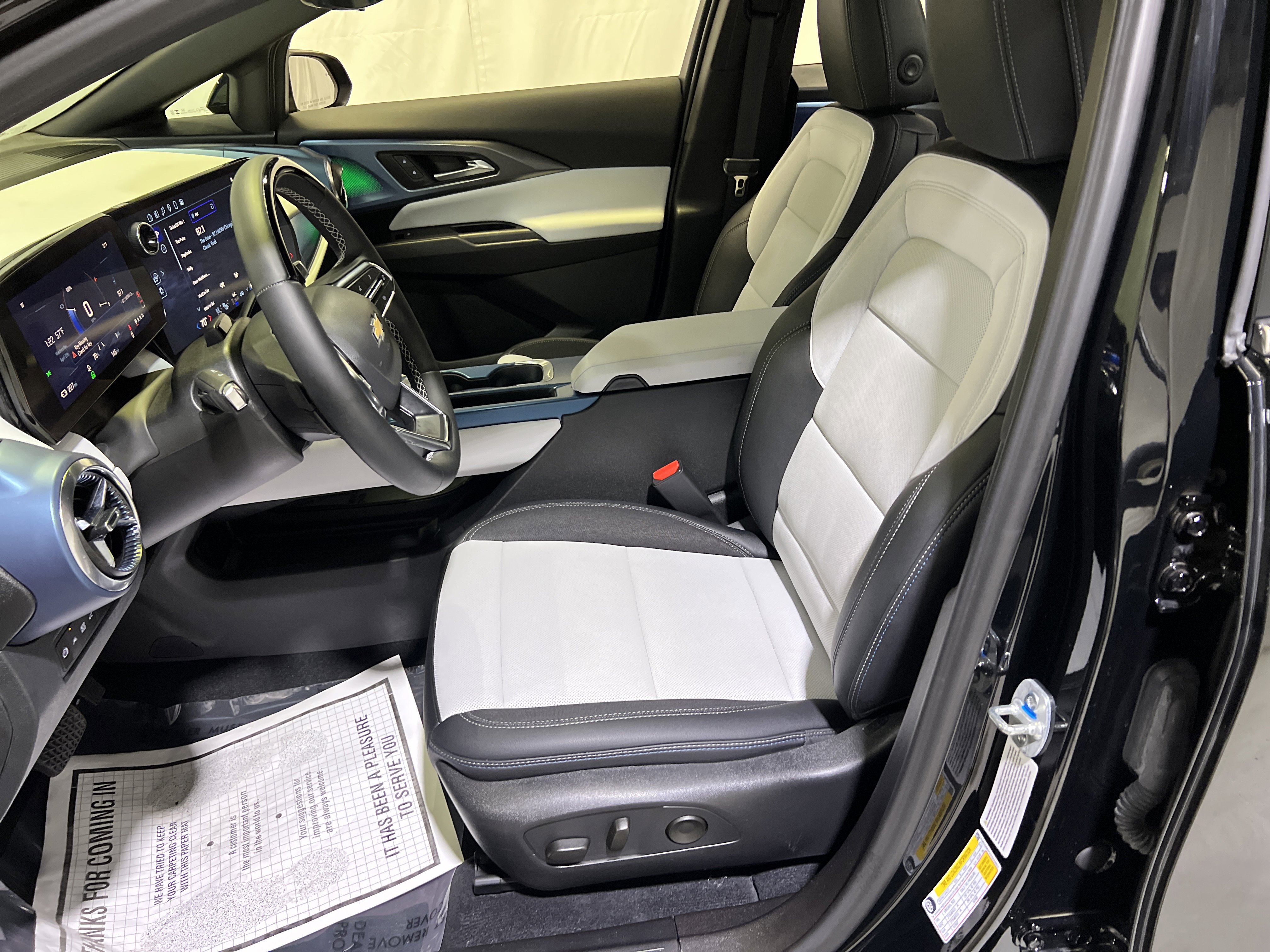 Certified 2025 Chevrolet Equinox EV LT w/ Active Safety Package 3 FWD image 18