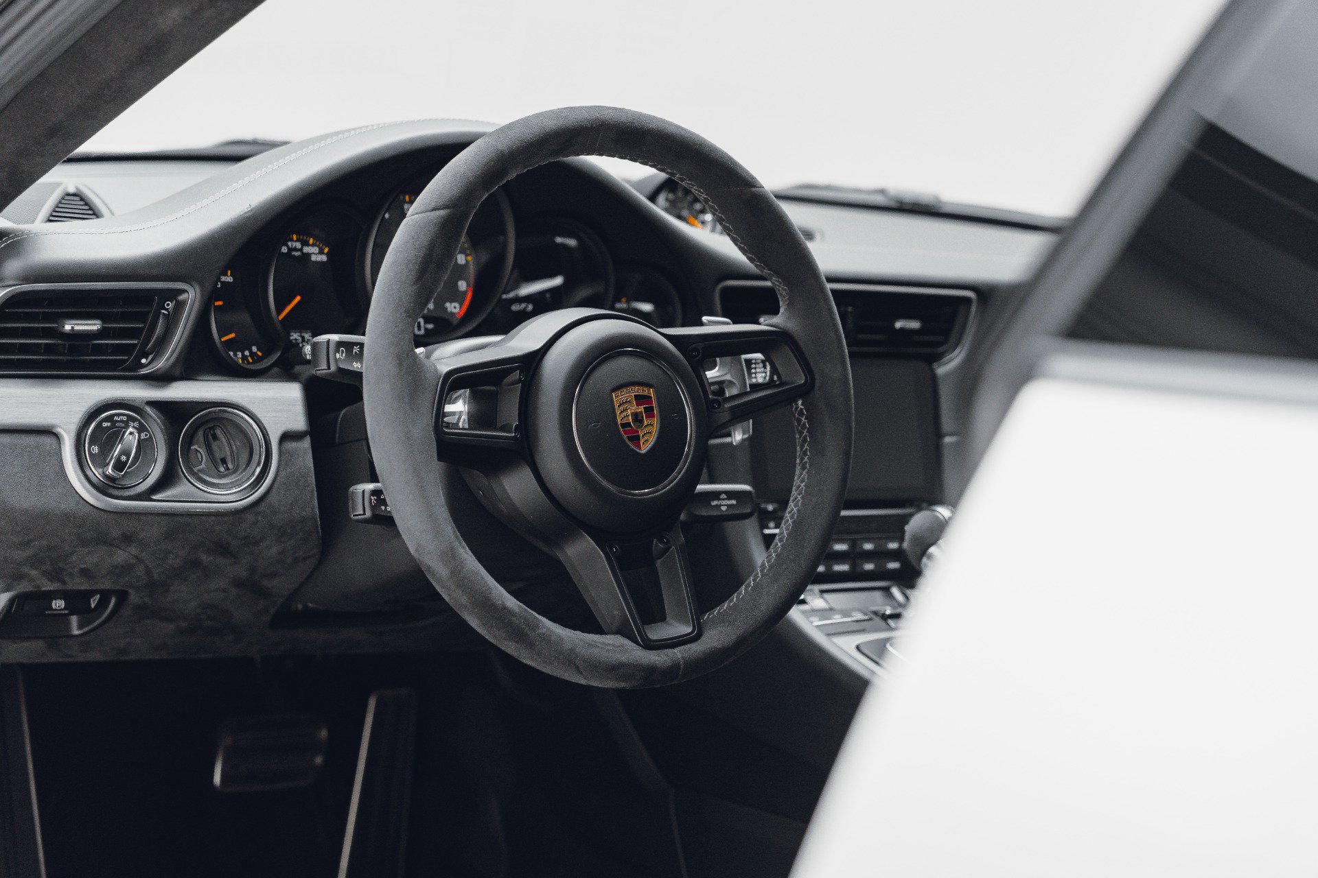 Used 2018 Porsche 911 GT3 RWD image 26