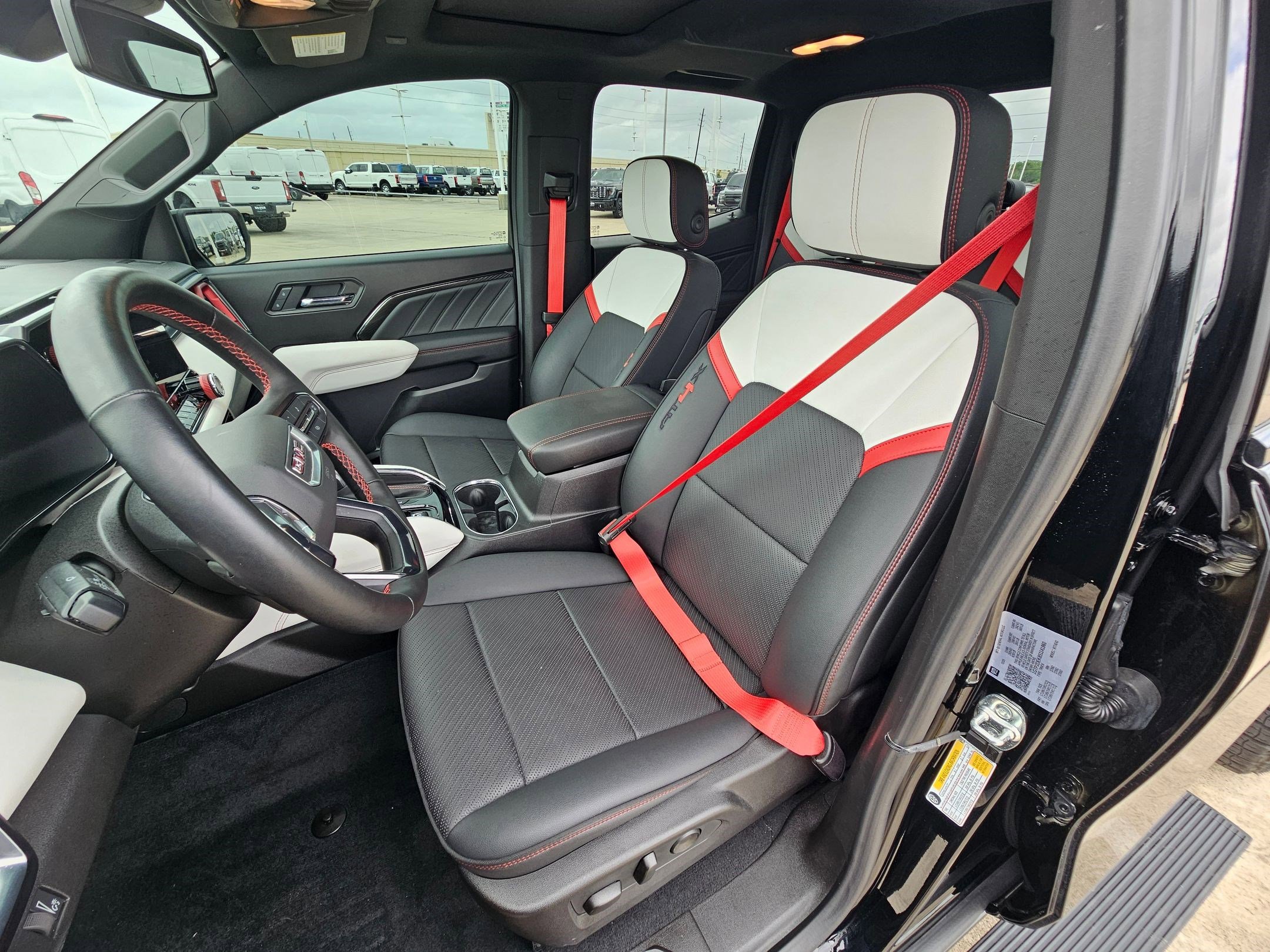 Used 2025 GMC Canyon AT4 w/ AT4X Package image 15