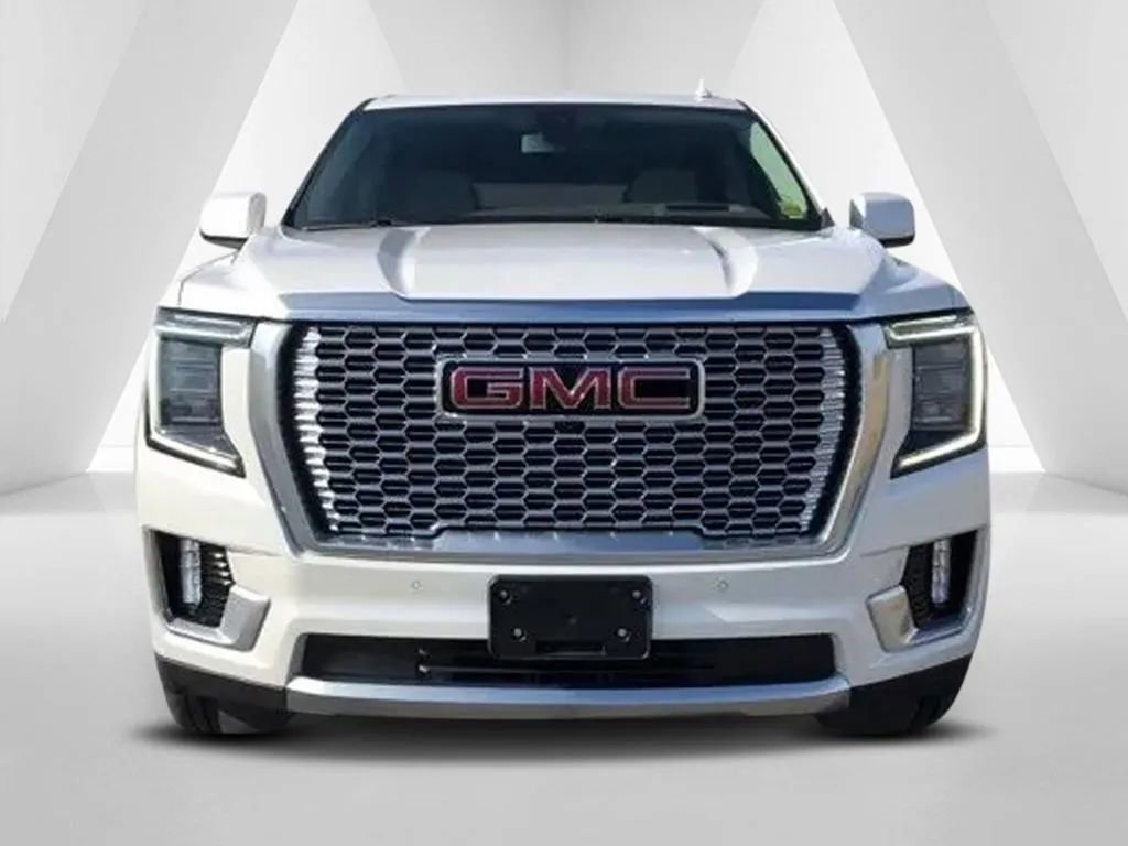 Used 2022 GMC Yukon XL Denali image 2