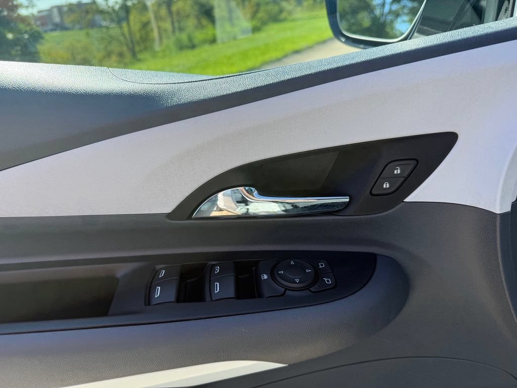 Used 2021 Chevrolet Bolt LT FWD image 24