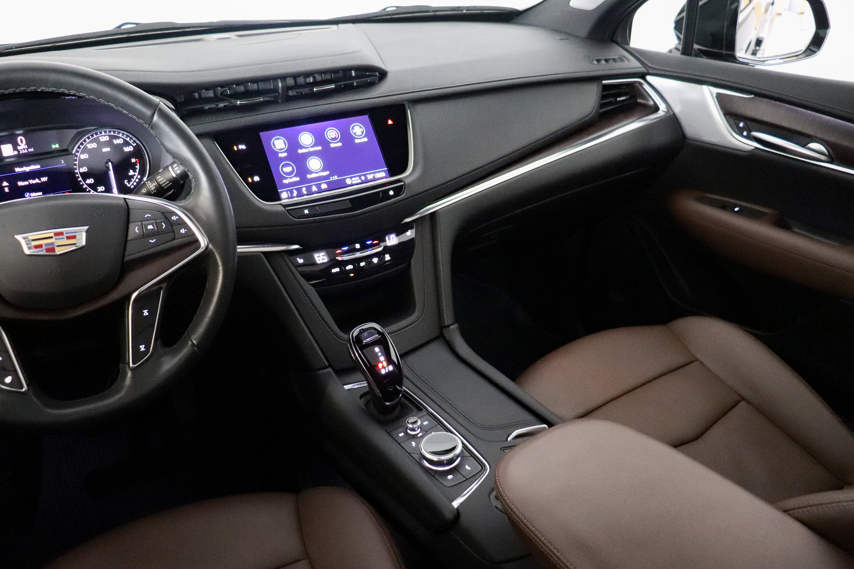 Used 2023 Cadillac XT5 Premium Luxury w/ LPO, Floor Liner Package AWD/4WD image 27