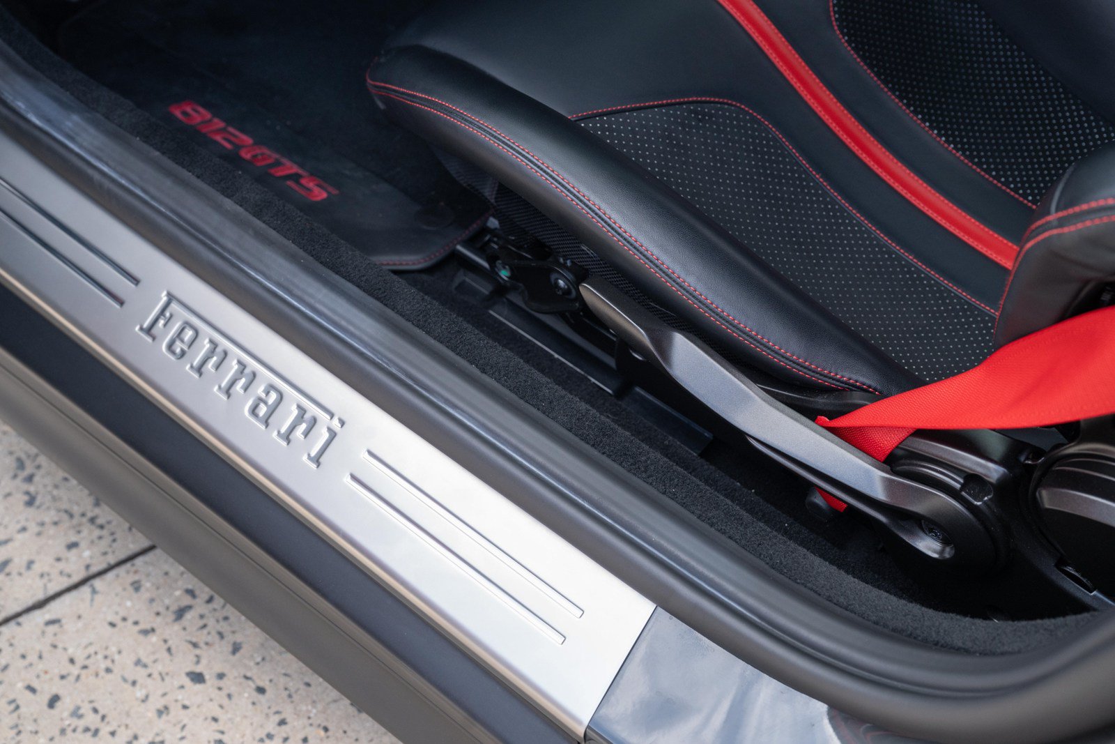 Used 2021 Ferrari 812 GTS RWD image 32