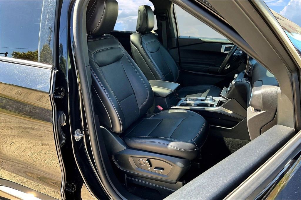 Used 2020 Ford Explorer Limited w/ Class III Trailer Tow Package image 32