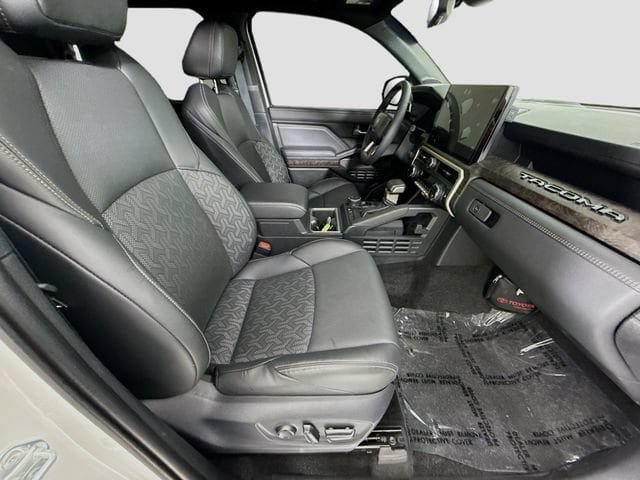 Certified 2024 Toyota Tacoma Limited AWD/4WD image 30