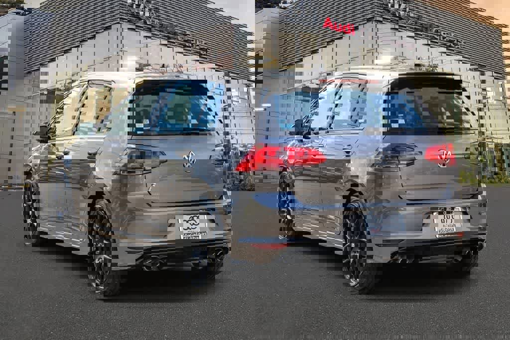 Used 2017 Volkswagen Golf R 4-Door image 2