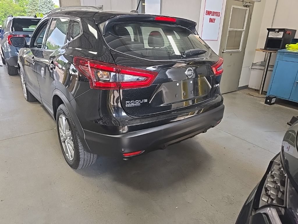 Used 2022 Nissan Rogue Sport SV AWD/4WD image 3