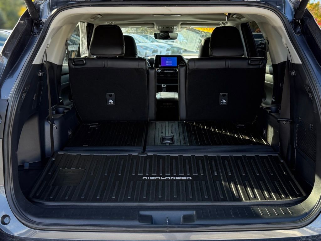 Certified 2024 Toyota Highlander XLE image 6