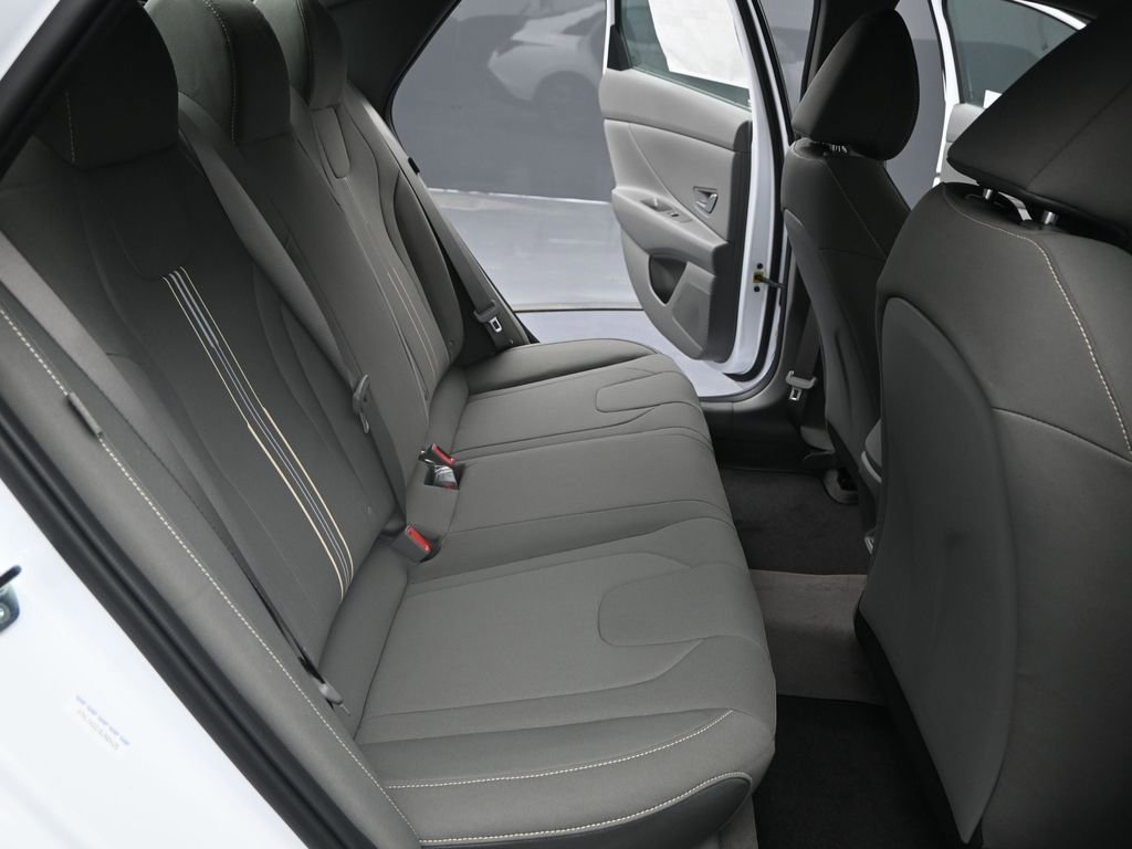 Used 2025 Hyundai Elantra Sport image 27