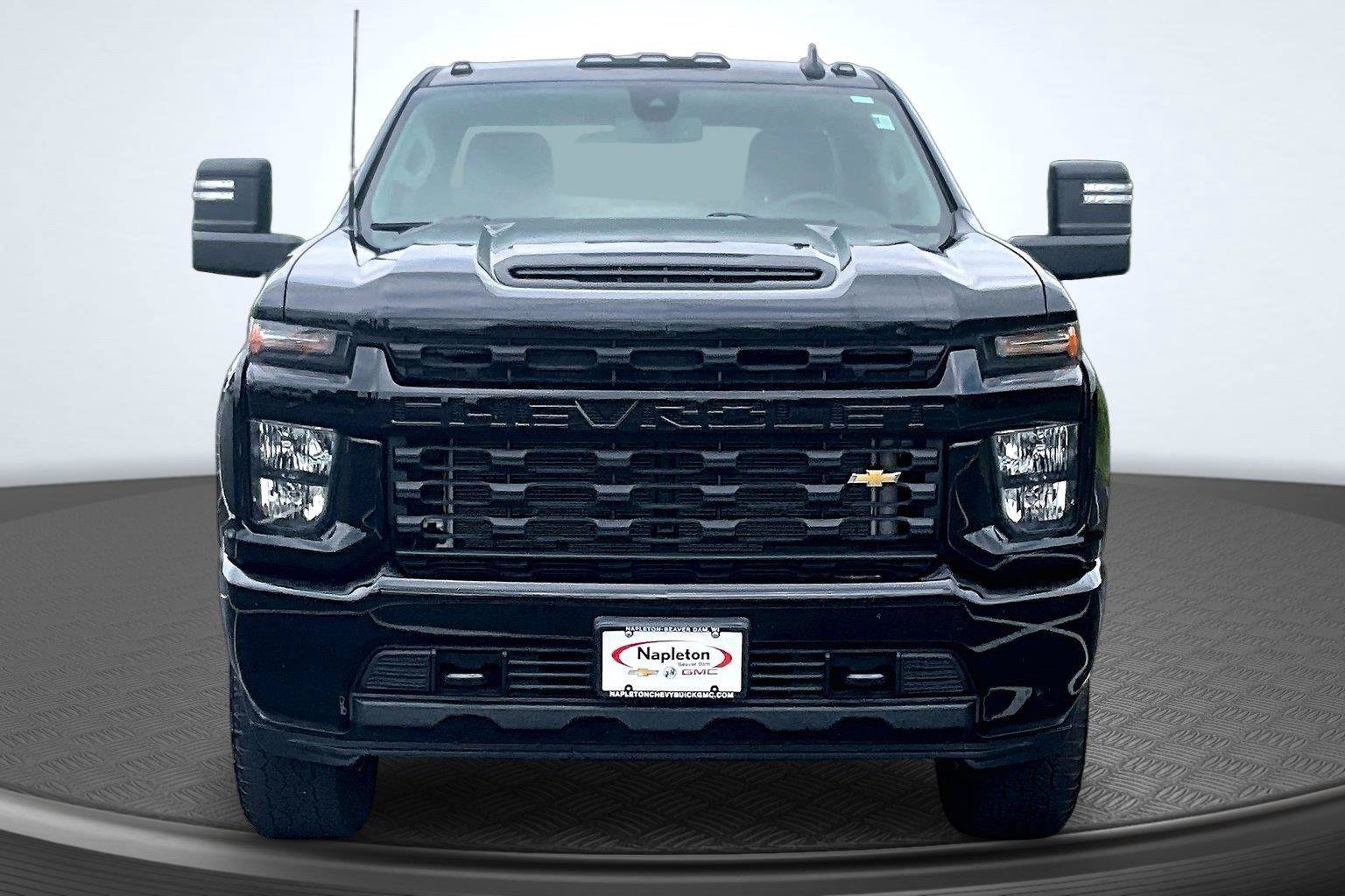 Used 2022 Chevrolet Silverado 2500 Custom w/ Custom Value Package AWD/4WD image 3