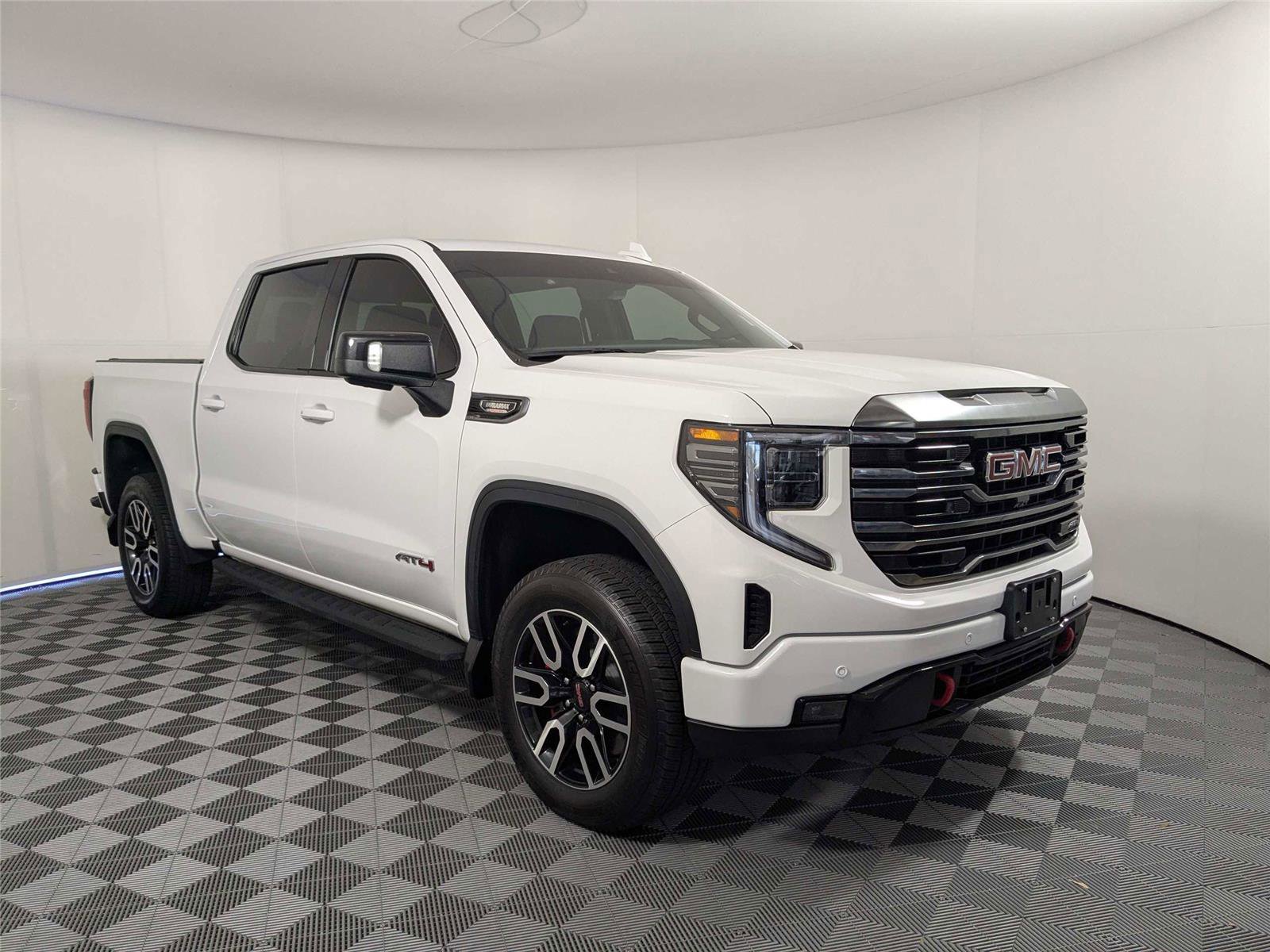 Used 2022 GMC Sierra 1500 AT4 w/ AT4 Premium Package AWD/4WD image 3