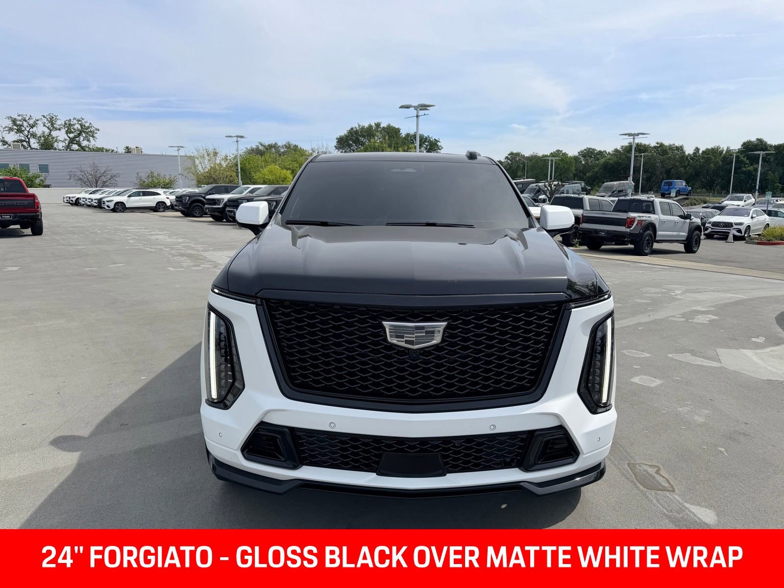 Used 2025 Cadillac Escalade ESV V image 2