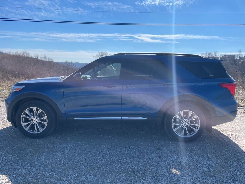Used 2022 Ford Explorer XLT w/ Equipment Group 202A image 8