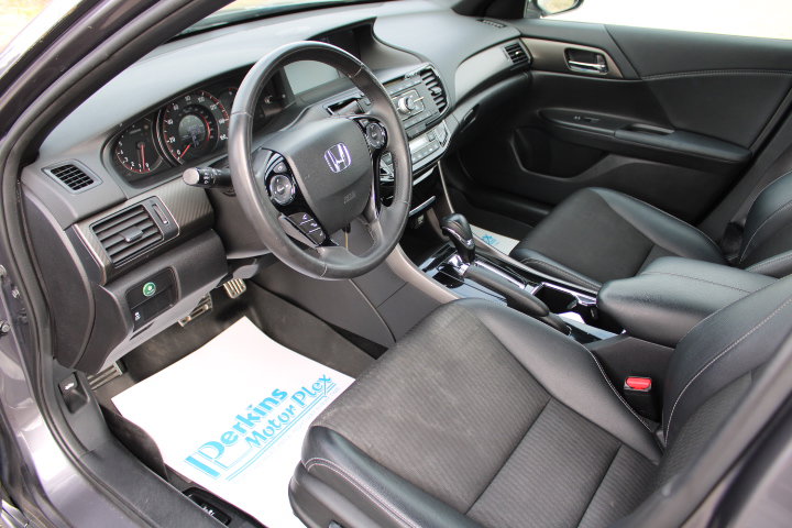 Used 2017 Honda Accord Sport image 18