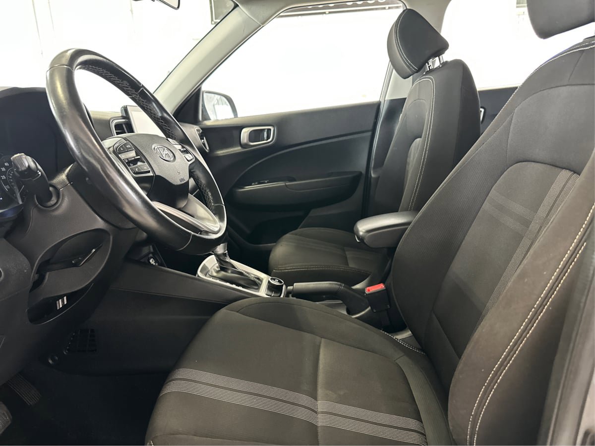 Used 2021 Hyundai Venue SEL FWD image 9