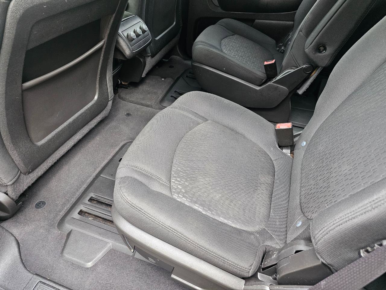 Used 2012 GMC Acadia SLE image 24