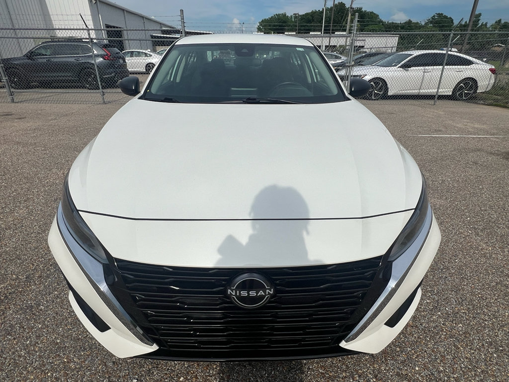 Used 2025 Nissan Altima 2.5 SV FWD image 3