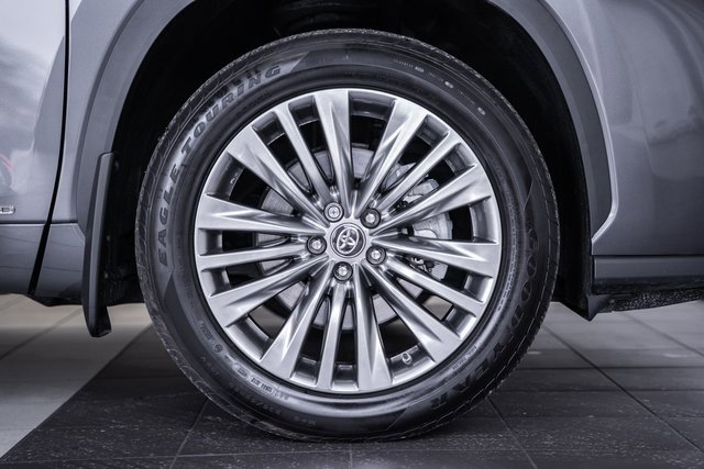 Used 2024 Toyota Highlander Platinum image 18