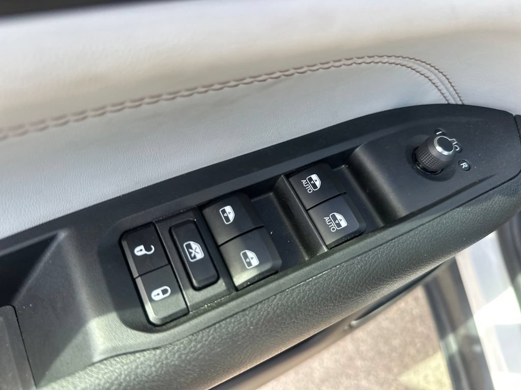 Used 2026 Jeep Compass Limited AWD/4WD image 40