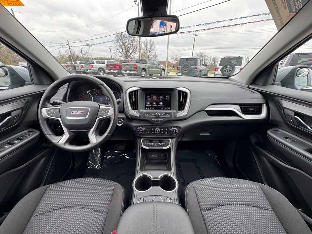 Used 2024 GMC Terrain SLE w/ Driver Convenience Package image 16
