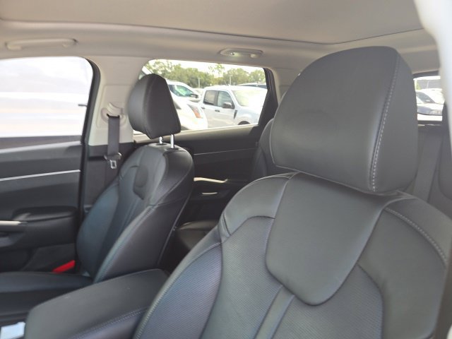 Used 2025 Kia Sorento S w/ Panoramic Sunroof Package FWD image 7