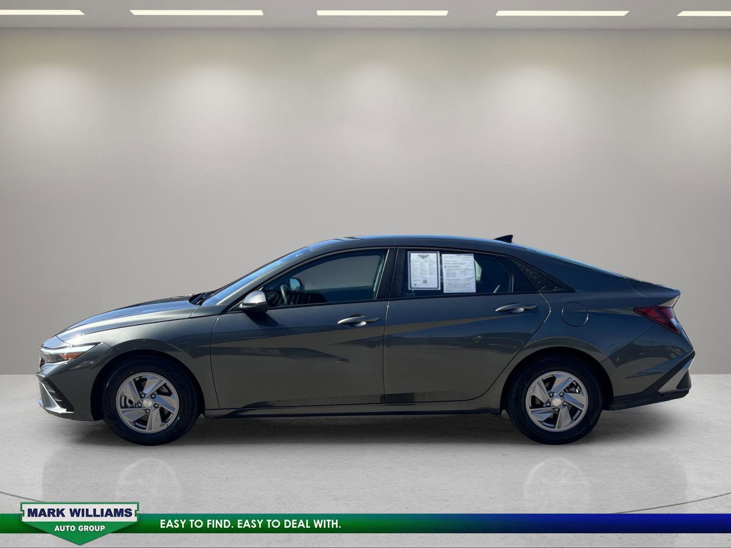 Used 2025 Hyundai Elantra SE w/ Cargo Package image 6