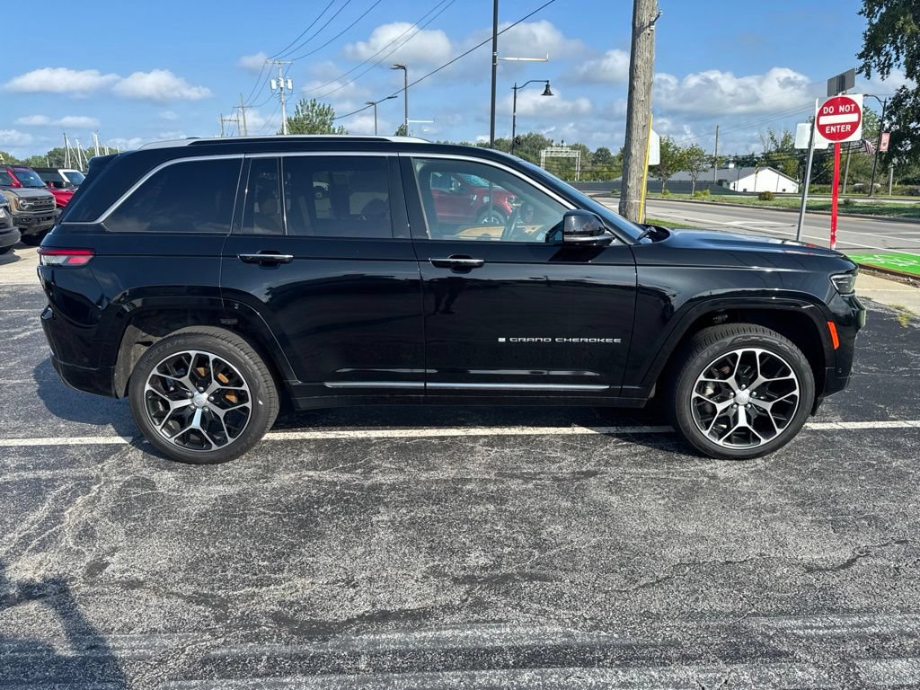 Used 2023 Jeep Grand Cherokee Summit AWD/4WD image 10