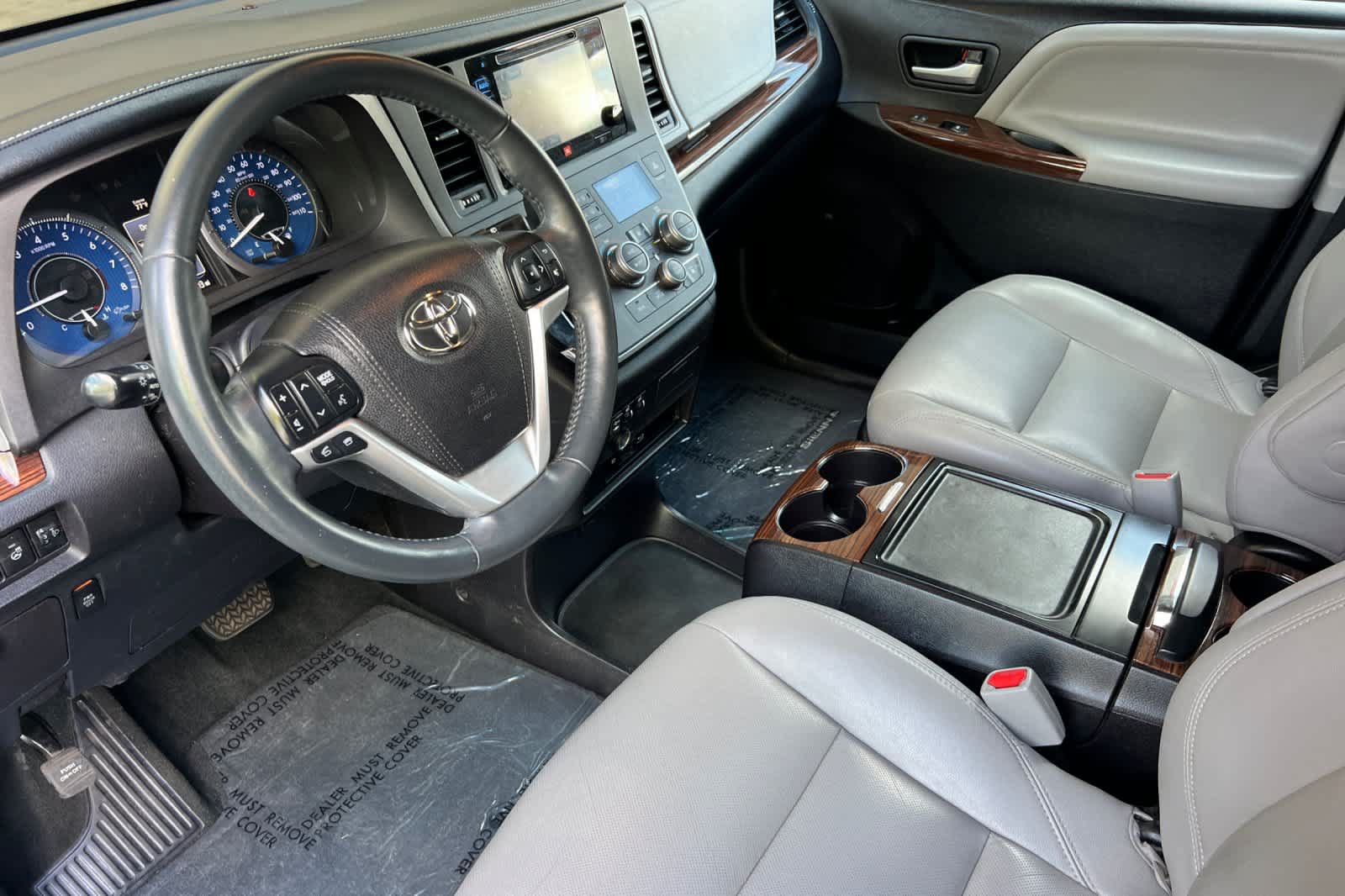 Certified 2017 Toyota Sienna Limited Premium FWD image 11