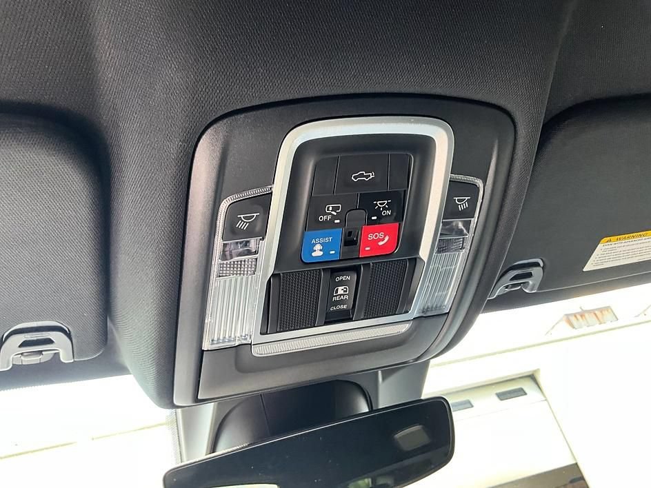 Used 2020 RAM 1500 Limited w/ Black Appearance Package AWD/4WD image 29