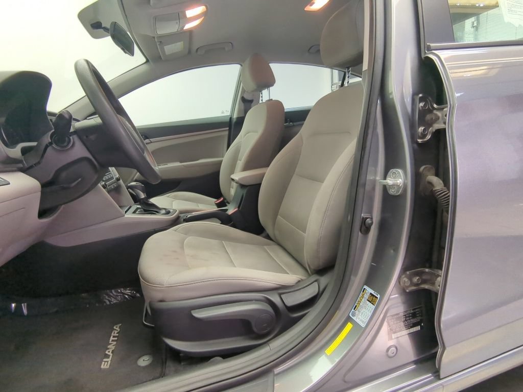 Used 2018 Hyundai Elantra SE FWD image 12