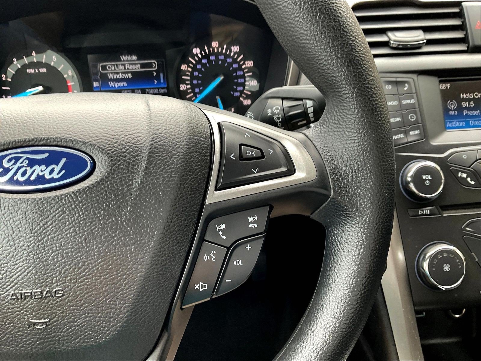 Used 2018 Ford Fusion SE FWD image 14
