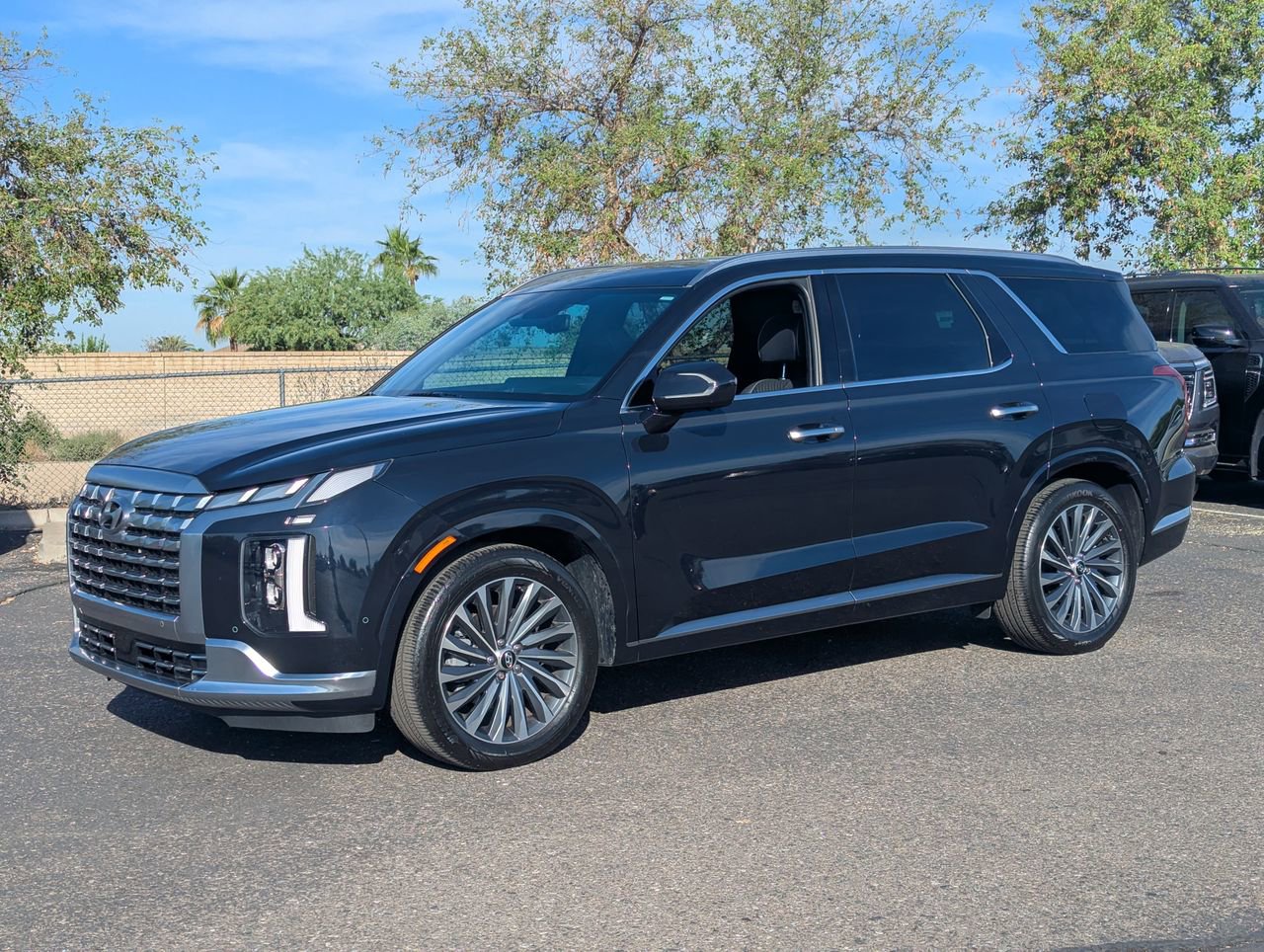 Used 2024 Hyundai Palisade Calligraphy image 1