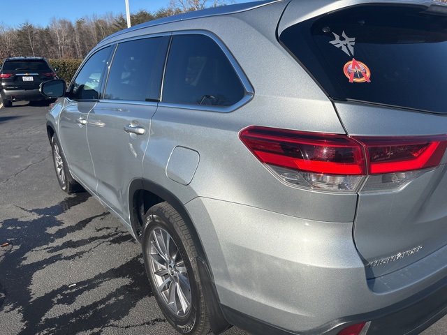 Used 2017 Toyota Highlander XLE image 6