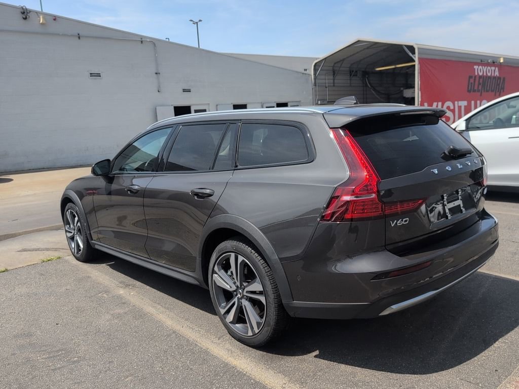 Used 2025 Volvo V60 B5 Cross Country Plus AWD/4WD image 7