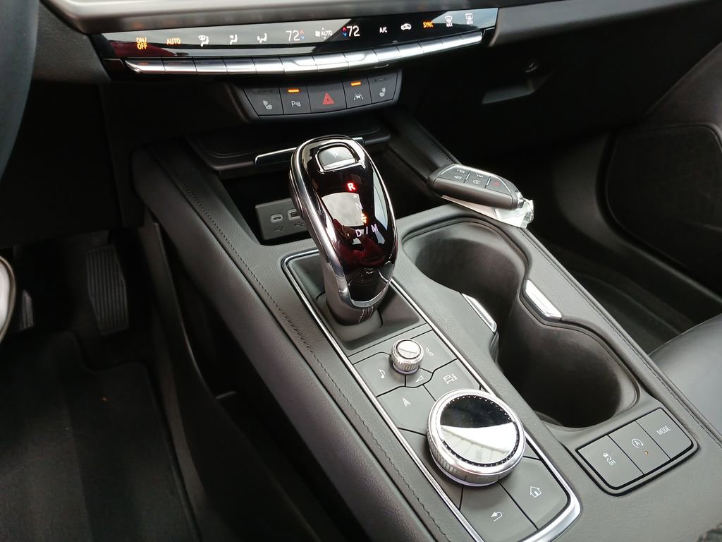 Certified 2024 Cadillac XT4 Luxury w/ Cold Weather Package image 16