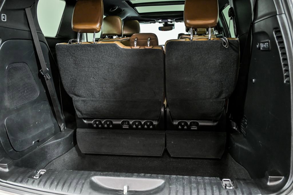 Used 2021 Chrysler Pacifica Limited w/ Uconnect Theater Family Group image 8