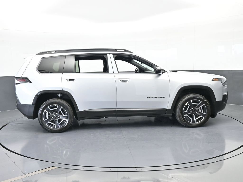 New 2026 Jeep Cherokee Laredo image 7