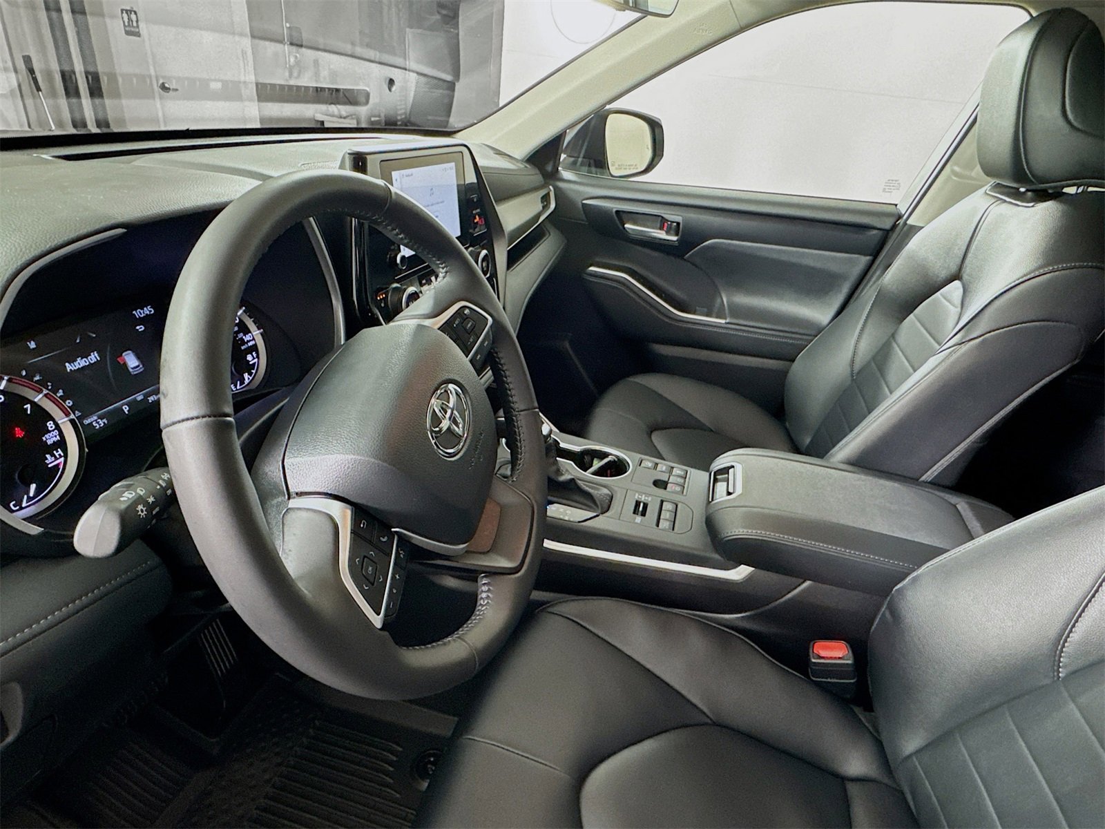 Certified 2025 Toyota Highlander XLE image 8