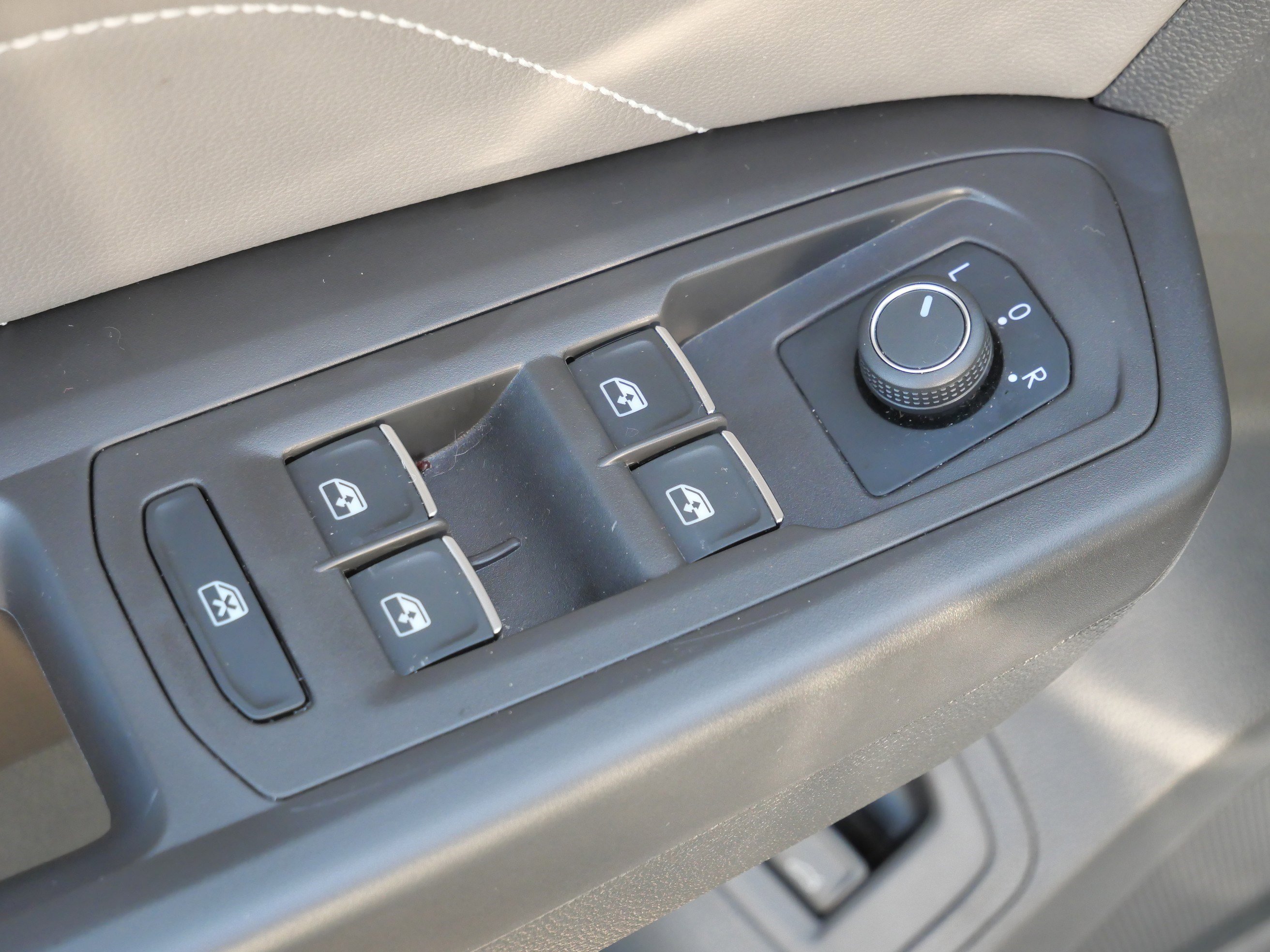 Used 2023 Volkswagen Atlas Cross Sport SEL R-Line image 19