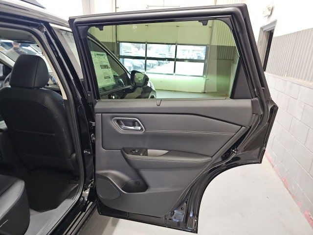 New 2026 Nissan Rogue Platinum image 22