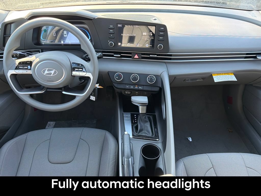 Used 2026 Hyundai Elantra SE FWD image 15