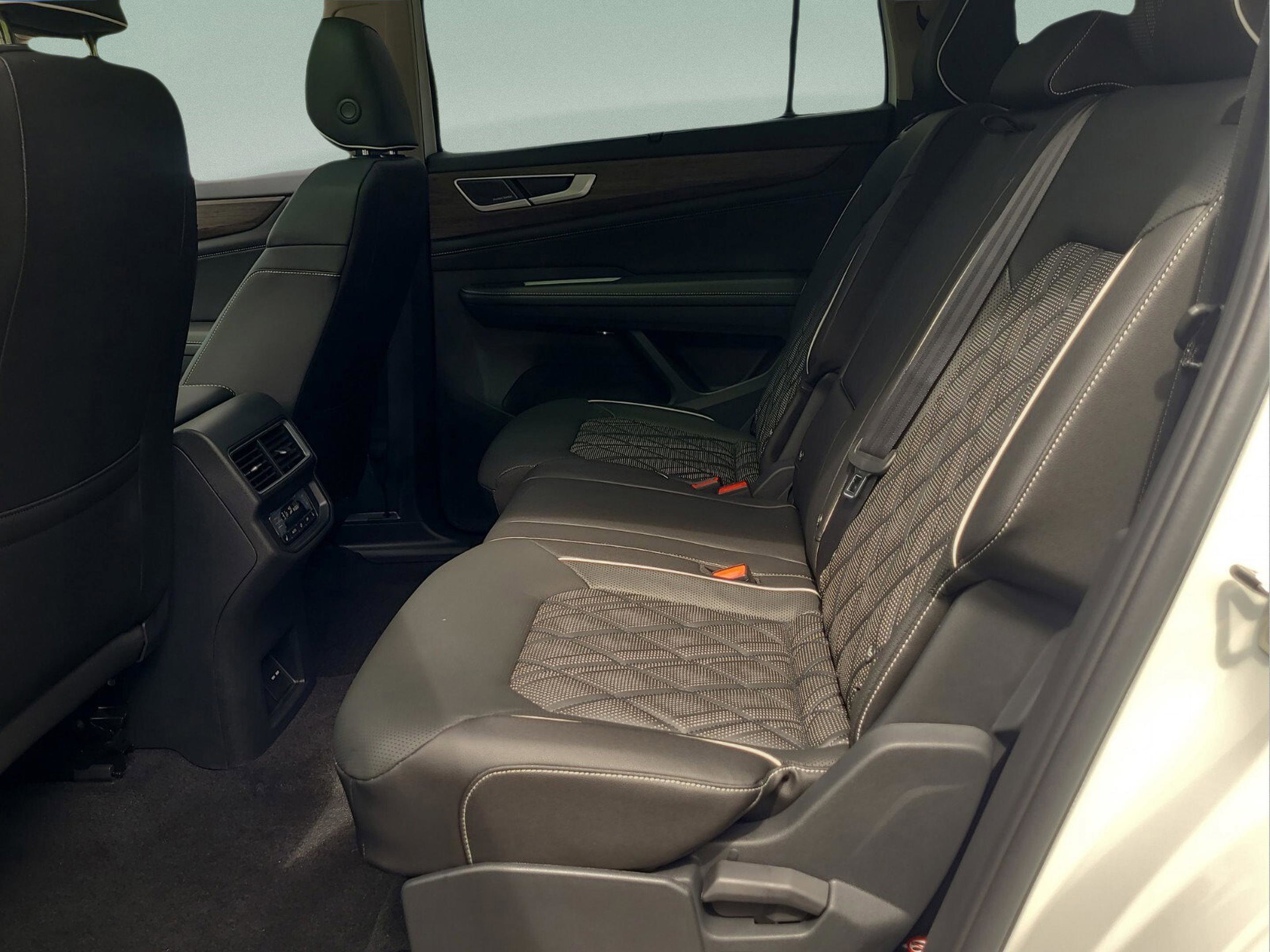 New 2026 Volkswagen Atlas SEL Premium R-Line image 2