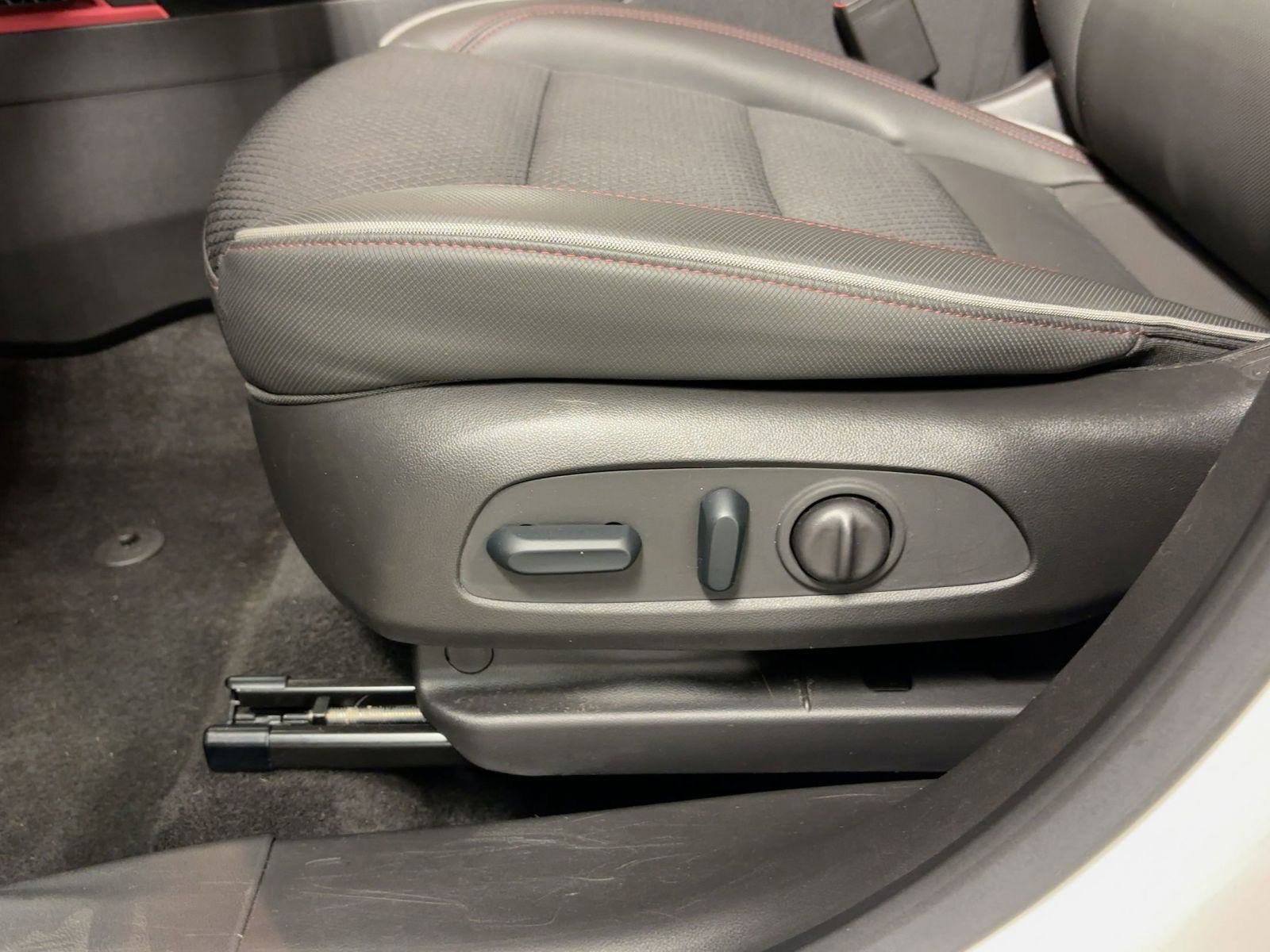 Used 2023 Chevrolet TrailBlazer RS w/ Technology Package image 13