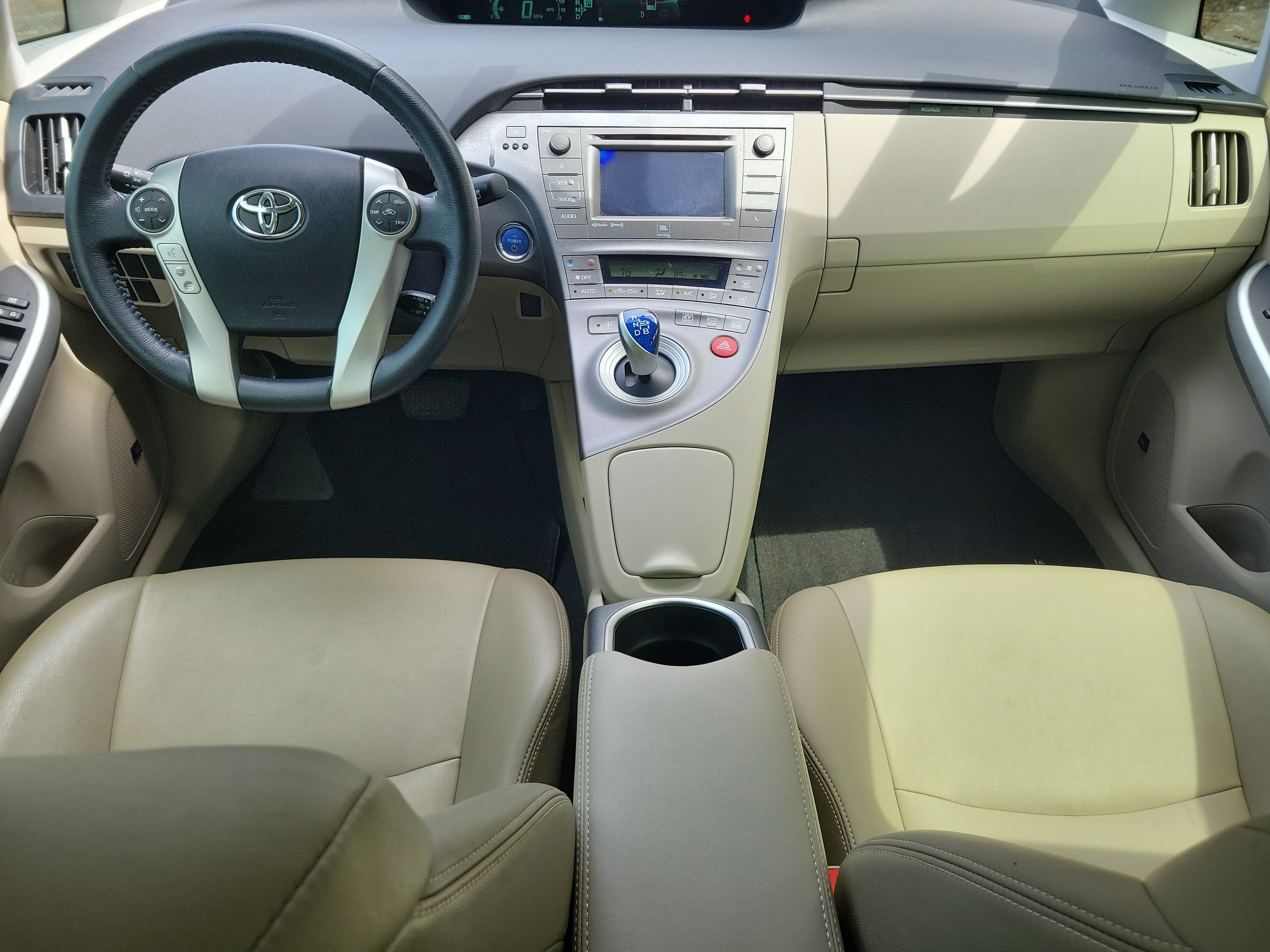 Used 2015 Toyota Prius Four FWD image 15