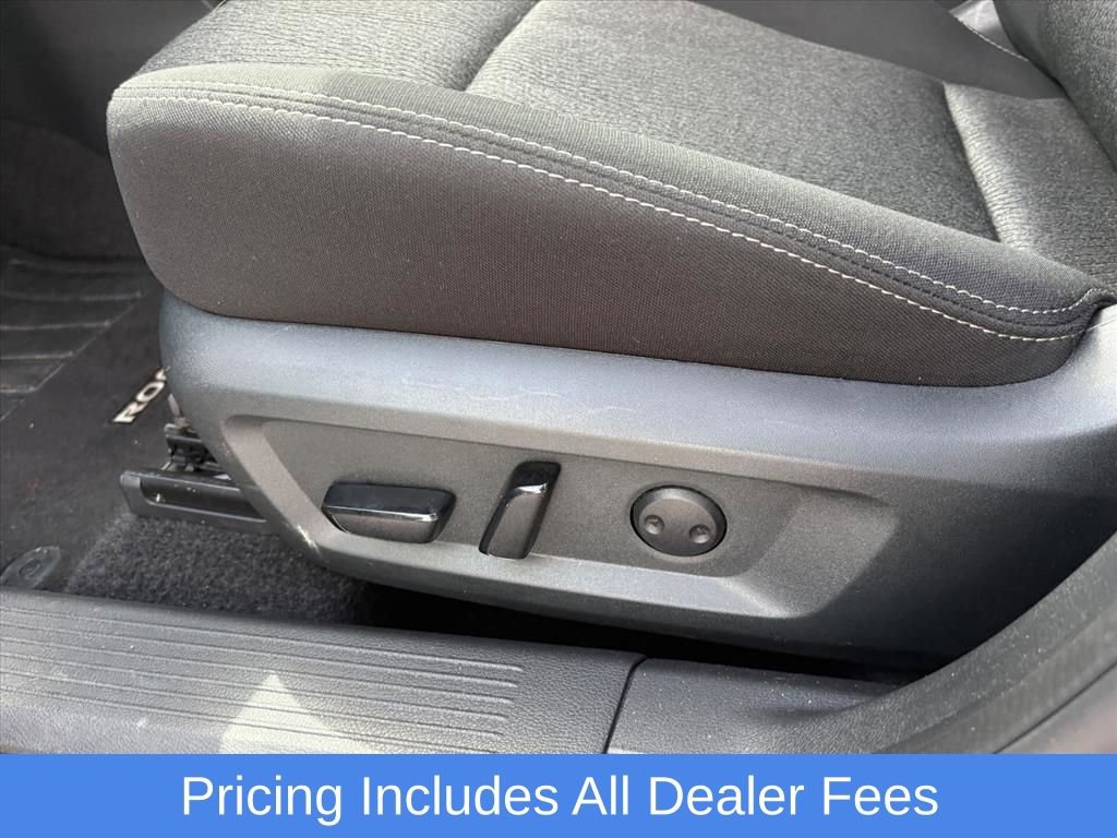 Used 2025 Nissan Rogue SV AWD/4WD image 17