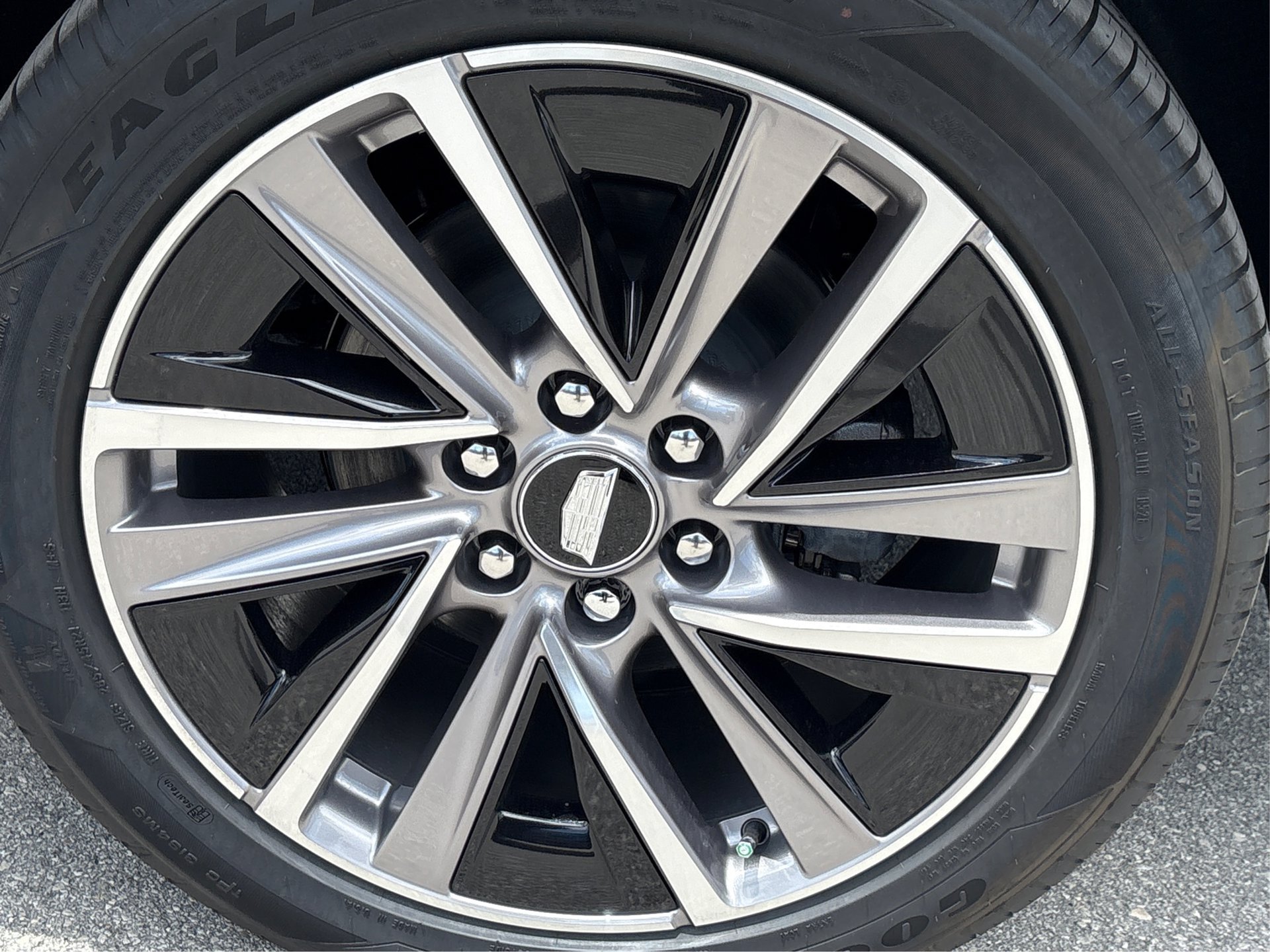New 2027 Cadillac Vistiq Sport AWD/4WD image 13