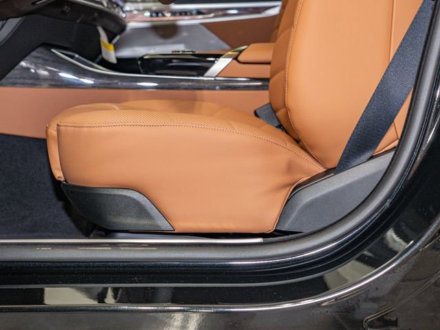 Used 2026 BMW 740i xDrive image 15